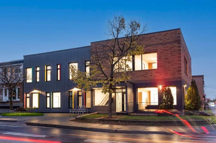 Façade Le petit cheval Montréal