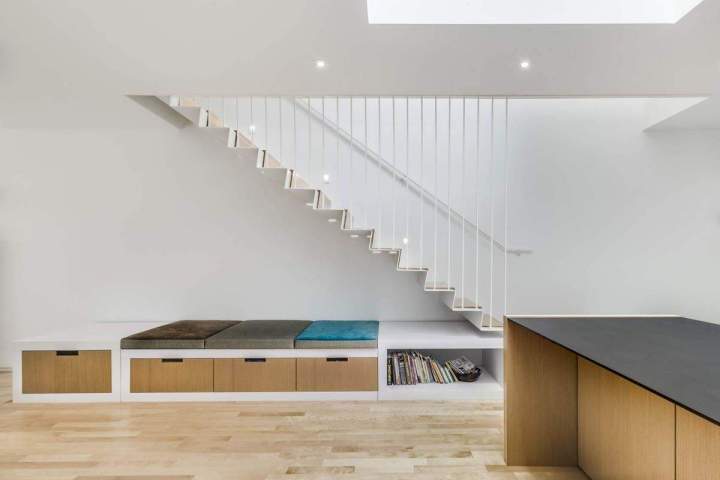Escalier suspendu design et meuble bas multifonction Montréal